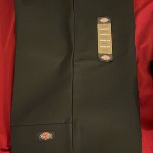 Black loose fit 34W 32L dickies